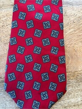 Mario Valentino Red Silk Tie with Blue & Gold Medallions GREAT PREOWNED